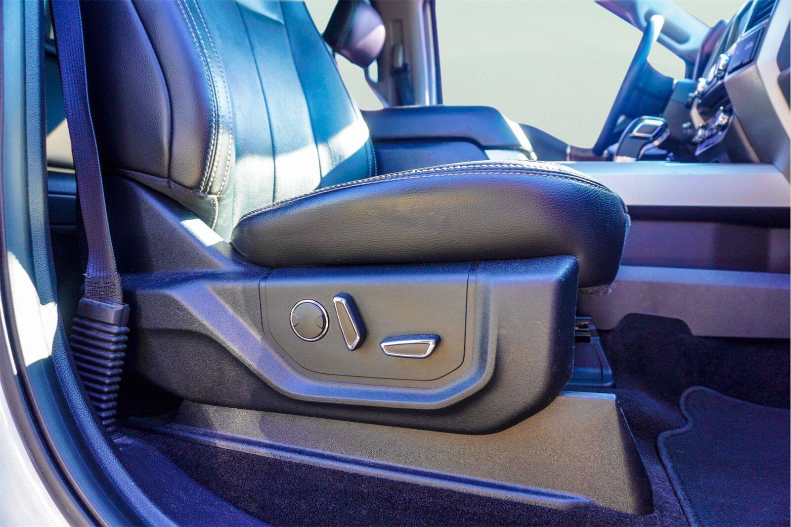 Used 2018 Ford F150 Lariat RWD image 21