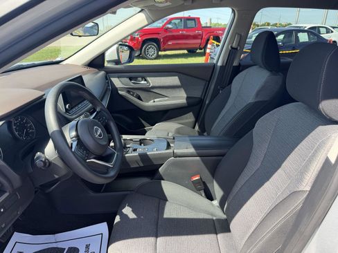Used 2023 Nissan Rogue SV FWD image 12