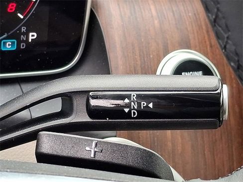 Used 2025 Mercedes-Benz GLC 300 4MATIC image 16