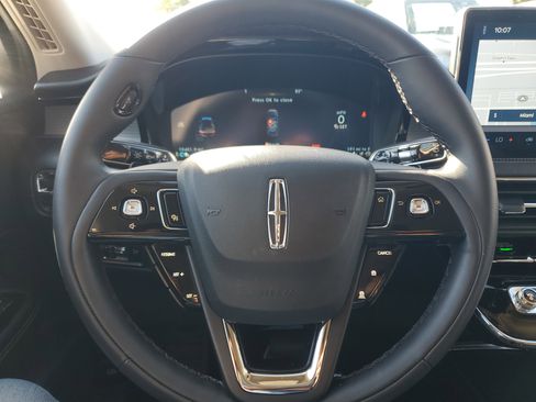 Certified 2024 Lincoln Corsair Premiere image 18