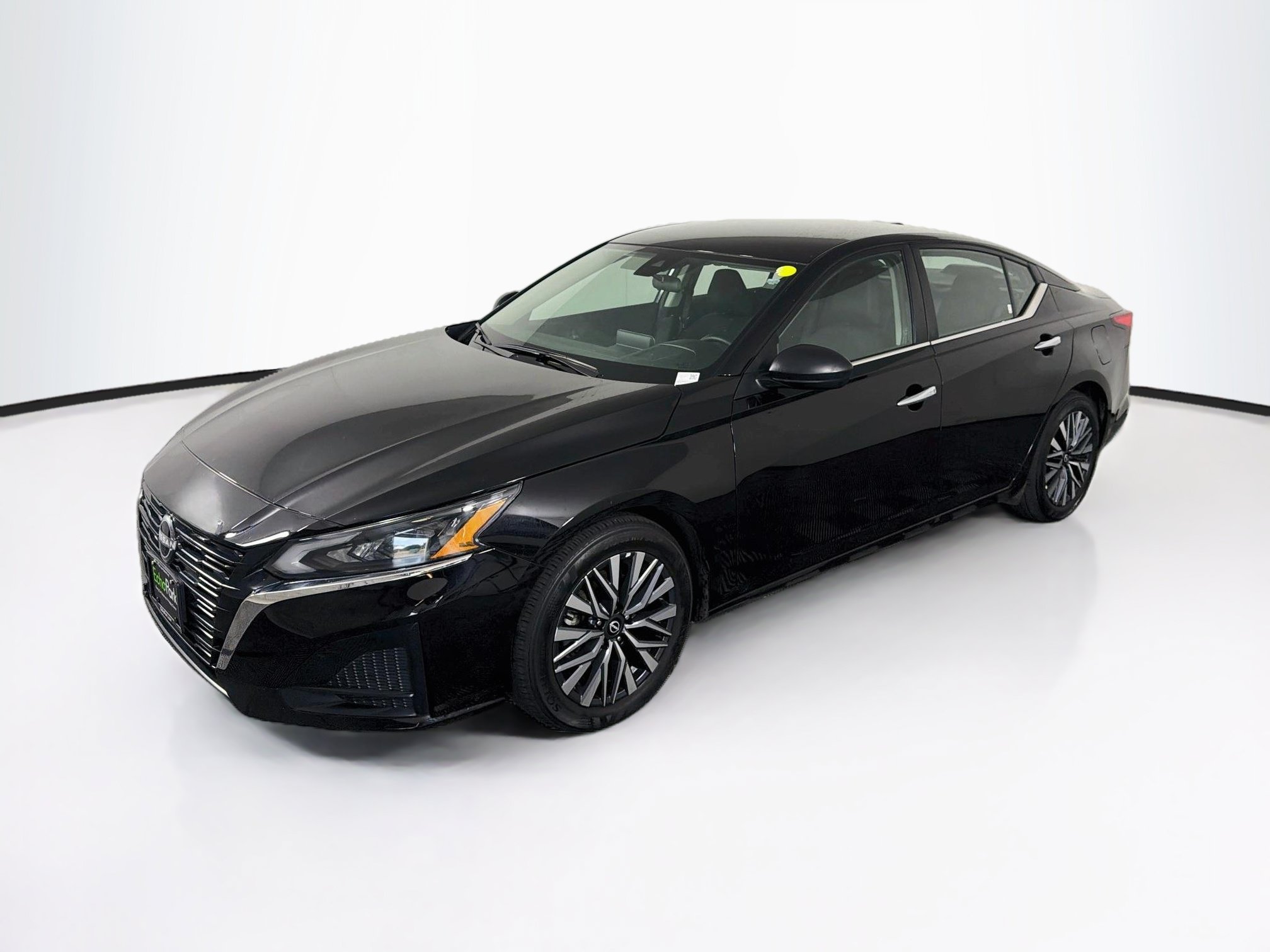 Used 2025 Nissan Altima 2.5 SV FWD image 3