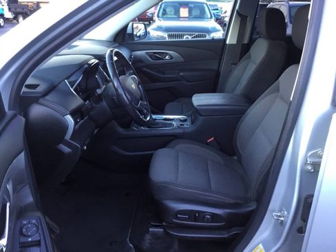 Used 2021 Chevrolet Traverse LT image 4