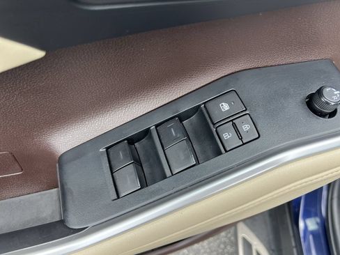 Used 2022 Toyota Highlander XLE FWD image 15