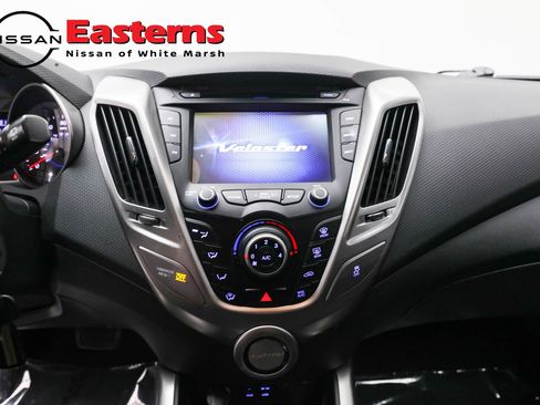 Used 2016 Hyundai Veloster image 12