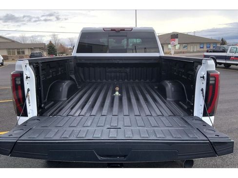 Used 2024 GMC Sierra 2500 AT4 w/ AT4 Premium Plus Package image 11