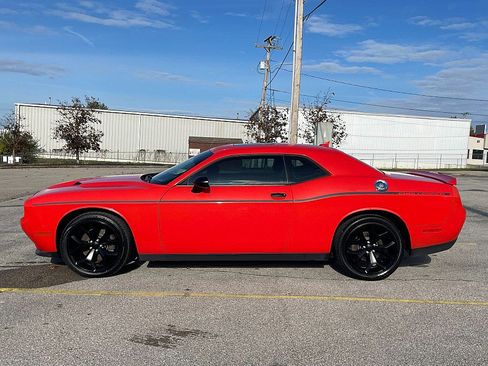 Used 2016 Dodge Challenger SXT Plus image 5