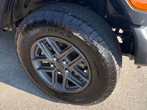 Used 2025 Jeep Wrangler Sport AWD/4WD image 8