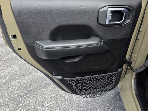 Used 2020 Jeep Gladiator Overland AWD/4WD image 33