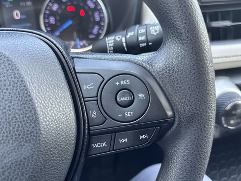 Used 2019 Toyota RAV4 XLE AWD/4WD image 30