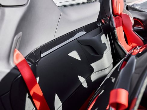 Used 2025 Ferrari SF90 Spider image 45