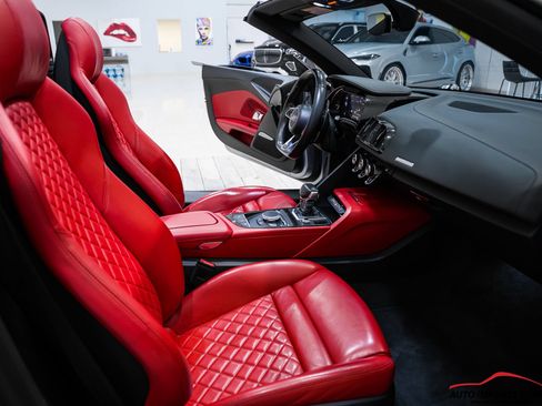 Used 2018 Audi R8 V10 w/ Carbon Exterior Package AWD/4WD image 64