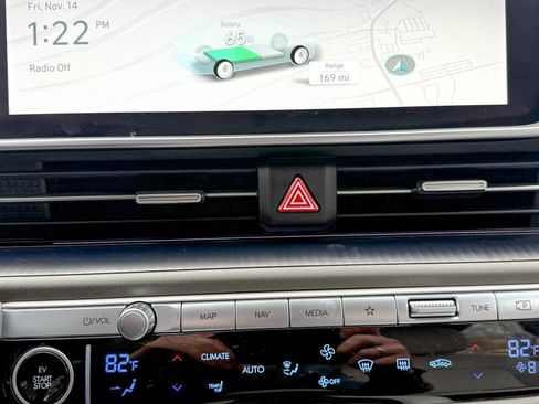 Used 2023 Hyundai Ioniq 6 SEL image 27