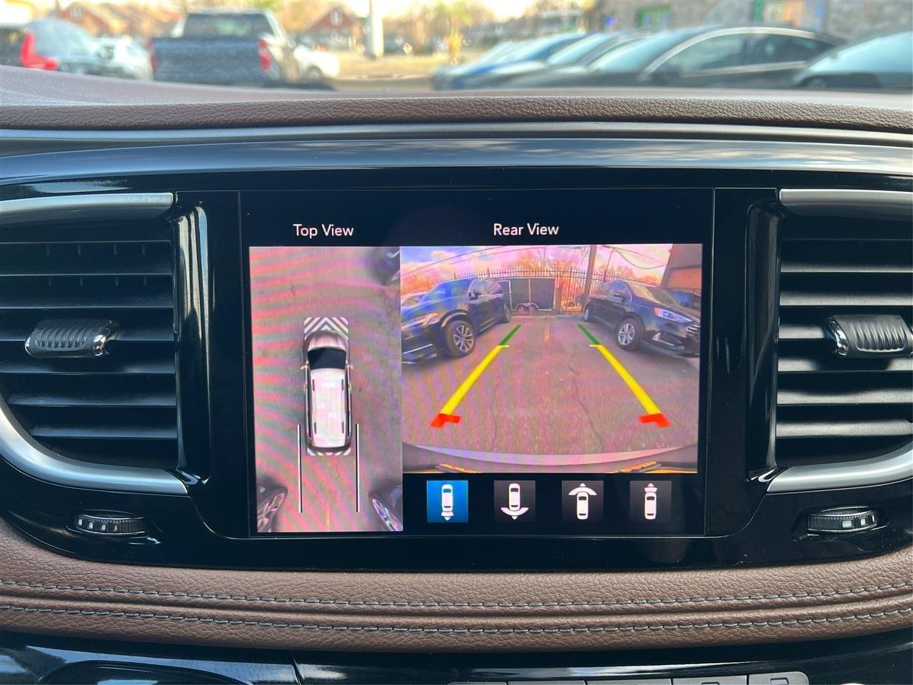 Used 2018 Chrysler Pacifica Limited FWD image 37