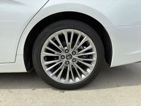 Used 2020 Toyota Avalon Limited w/ Advanced Safety Package FWD image 4
