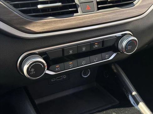 Used 2024 Nissan Altima 2.5 SV image 14