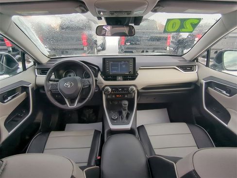 Used 2020 Toyota RAV4 XLE w/ Convenience Package image 11