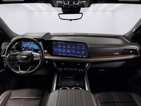 Used 2026 Chevrolet Suburban High Country AWD/4WD image 37