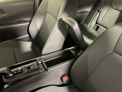 Used 2025 Toyota Prius LE image 28