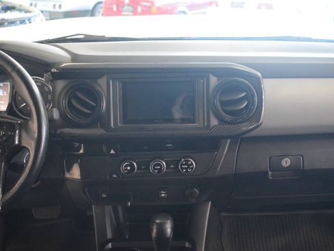 Used 2017 Toyota Tacoma SR5 RWD image 55