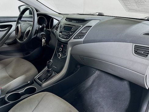 Used 2016 Hyundai Elantra SE image 27