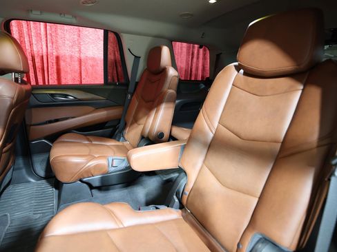 Used 2018 Cadillac Escalade Luxury image 14