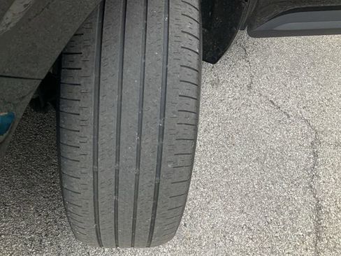 Used 2023 Kia Carnival LX image 11