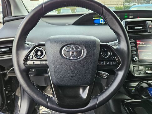 Used 2020 Toyota Prius XLE image 2