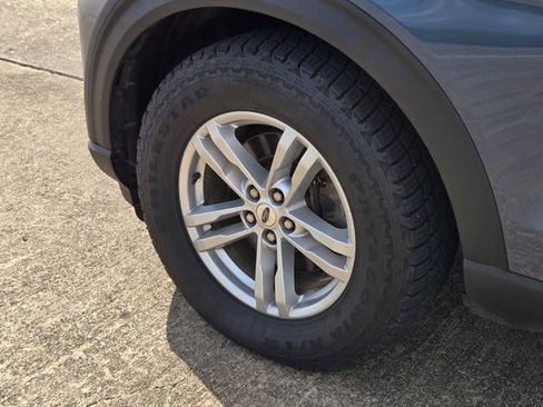 Used 2020 Ford Explorer XLT w/ Equipment Group 202A image 9