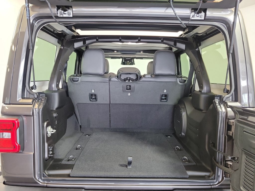 New 2026 Jeep Wrangler Unlimited Sahara w/ Technology Group AWD/4WD image 25