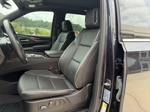 Used 2024 Cadillac Escalade Premium Luxury AWD/4WD image 14