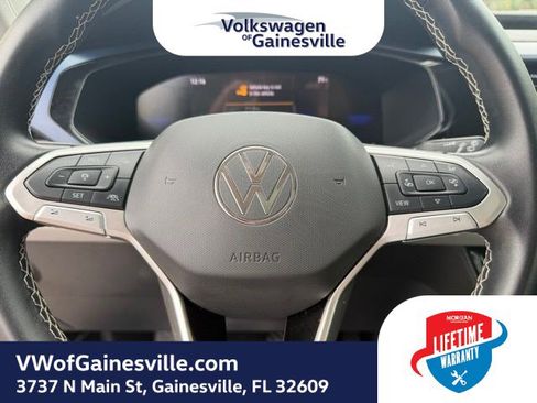 Certified 2024 Volkswagen Taos SE image 22