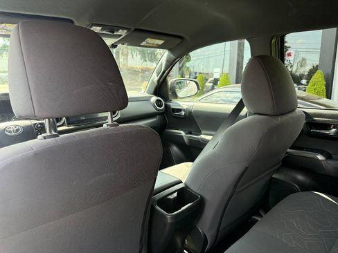Used 2018 Toyota Tacoma TRD Sport w/ Technology Package RWD image 18