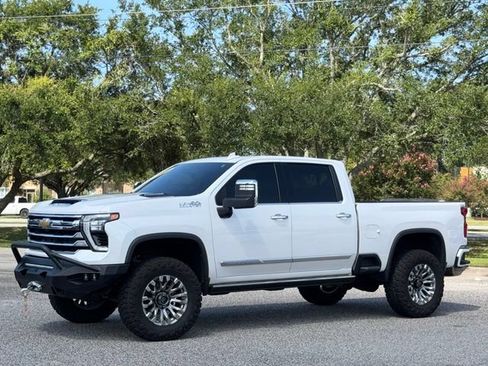 Used 2024 Chevrolet Silverado 2500 High Country w/ Technology Package AWD/4WD image 1