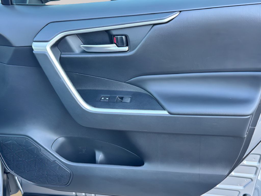 Used 2020 Toyota RAV4 XLE FWD image 26
