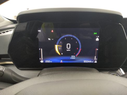 Used 2025 Chevrolet Trax ACTIV w/ Sunroof Package FWD image 23