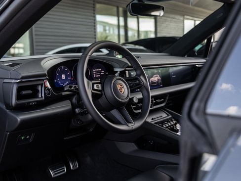 New 2025 Porsche Macan 4S Electric image 4