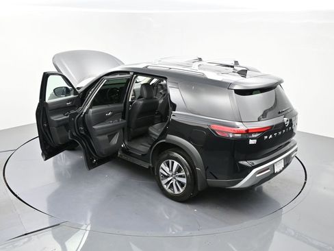 Used 2025 Nissan Pathfinder SL AWD/4WD image 25