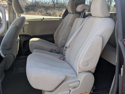 Used 2011 Toyota Sienna LE w/ Towing Pkg image 27