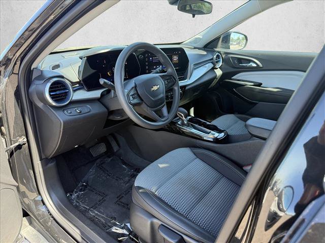 Used 2025 Chevrolet Trax LT FWD image 10