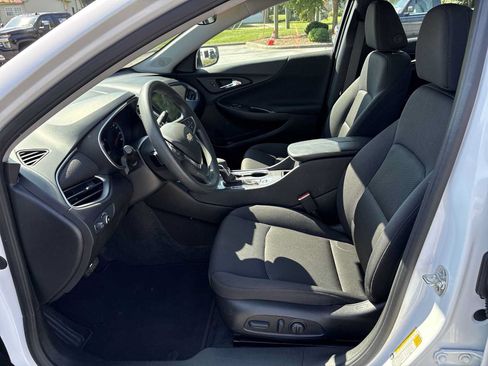 Used 2025 Chevrolet Malibu LT FWD image 18