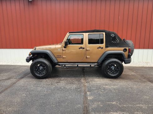 Used 2015 Jeep Wrangler Unlimited Sport w/ Quick Order Package 24S AWD/4WD image 2