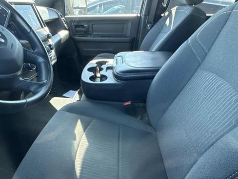 Used 2024 RAM 2500 Tradesman w/ Chrome Appearance Group image 9