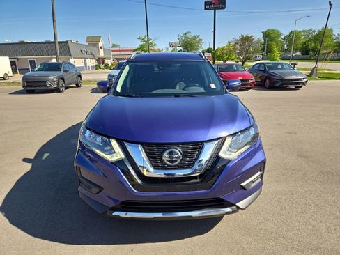 Used 2019 Nissan Rogue SV AWD/4WD image 3