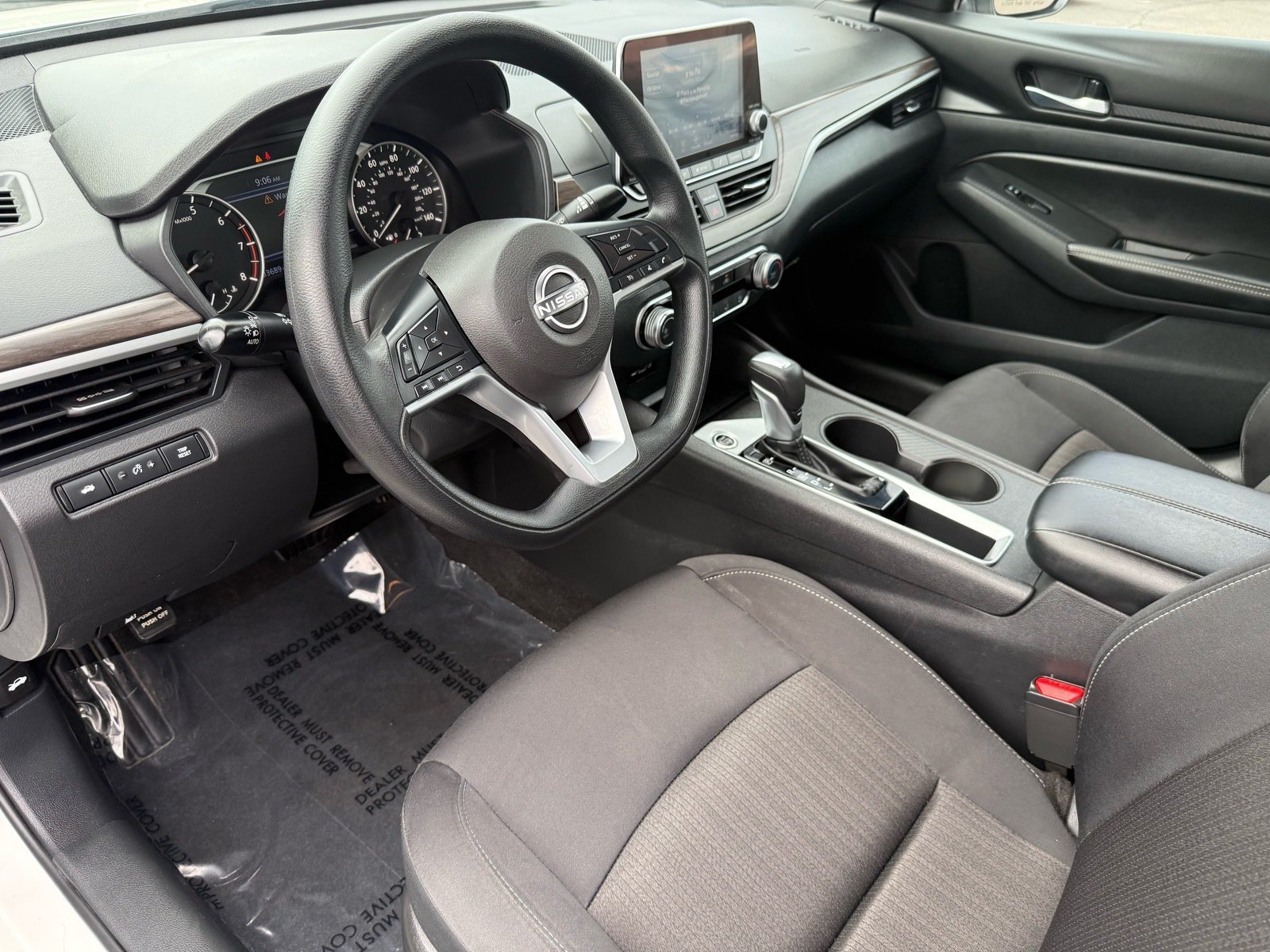 Used 2025 Nissan Altima 2.5 SV FWD image 12