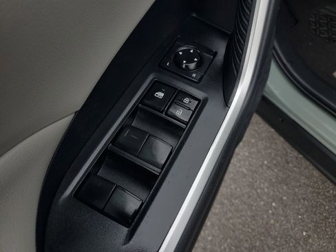 Used 2019 Toyota RAV4 XLE FWD image 18