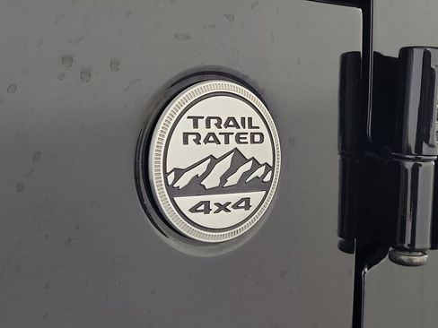 Used 2019 Jeep Wrangler Unlimited Sahara AWD/4WD image 7