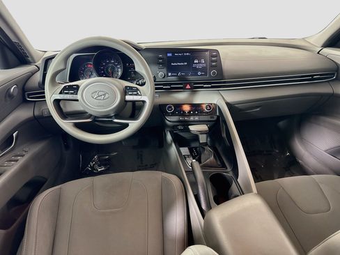 Used 2022 Hyundai Elantra SEL FWD image 17