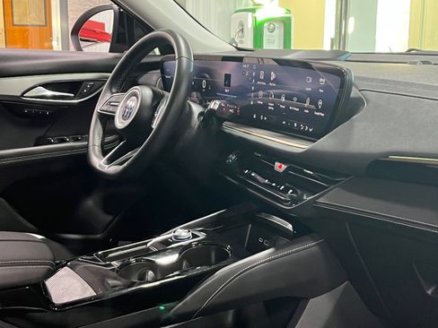 Certified 2025 Buick Envision Sport Touring image 10