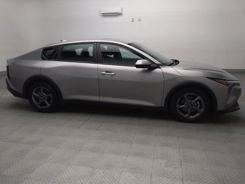 Used 2025 Kia K4 FWD image 11