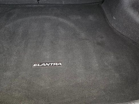 Used 2016 Hyundai Elantra SE FWD image 20